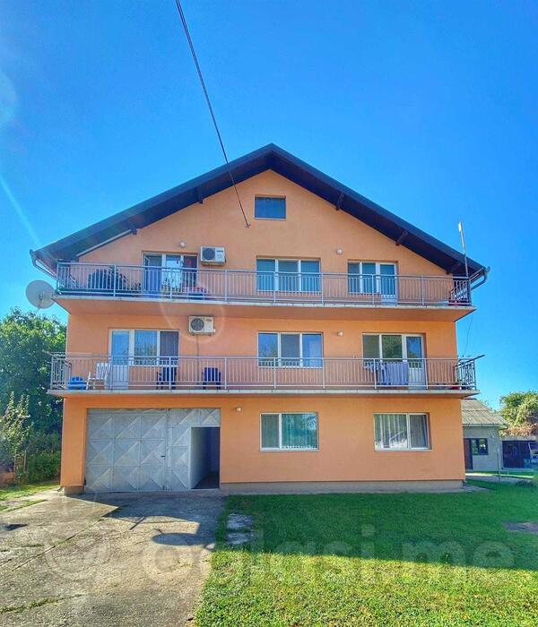 Kuća sa više stanova 450m2 - Inđija - Inđija (uži dio)