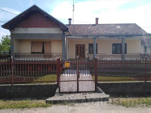 Porodična kuća 130m2 - Žabari - Aleksandrovac