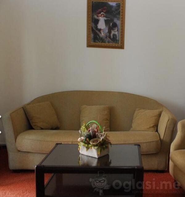 Prodajem 2 dvosjeda na razvlačenje u dobrom stanju. 