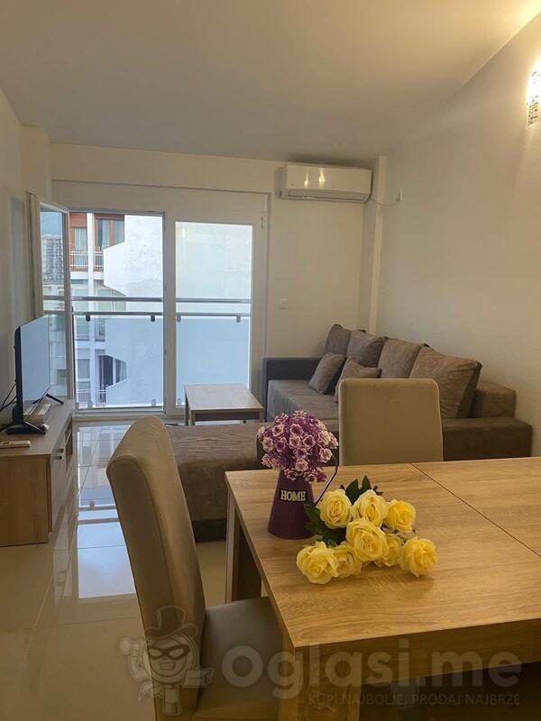 Jednosoban stan 55m2 - Bar - Centar grada