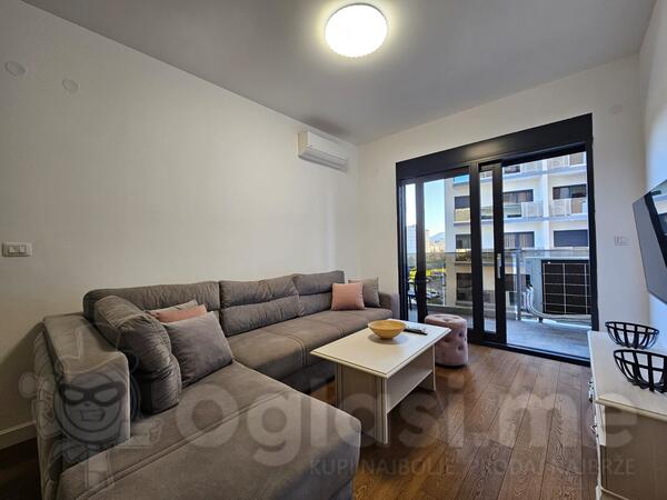 Dvosoban stan 80m2 - Bar - Centar grada