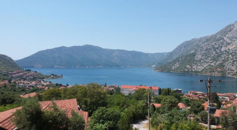 Građevinsko zemljište 910m2 - Kotor - Risan