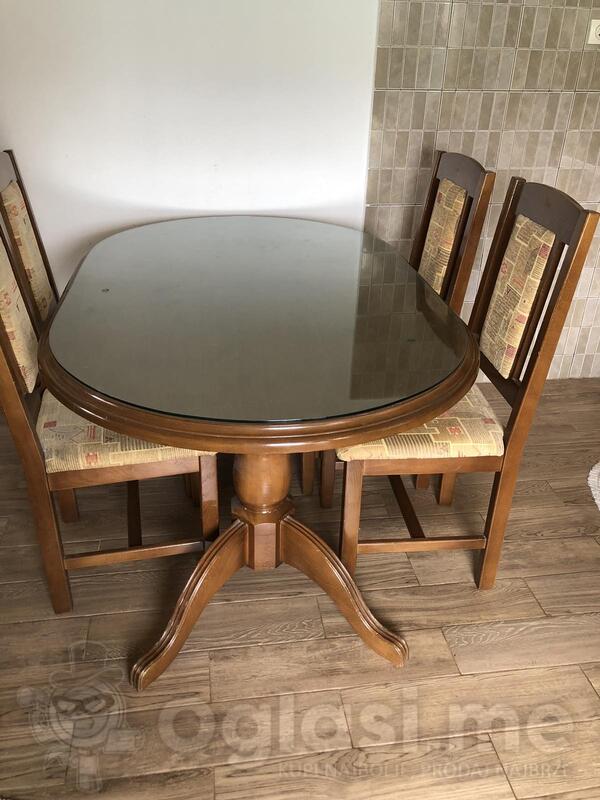 Sto i 6 stolica puno drvo, očuvani 