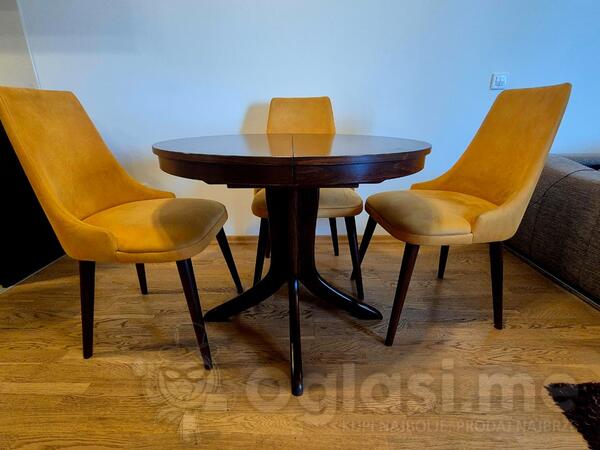 Sto  /rasklopivi/ i 4 stolice