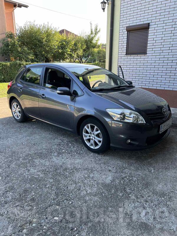 Toyota - Auris