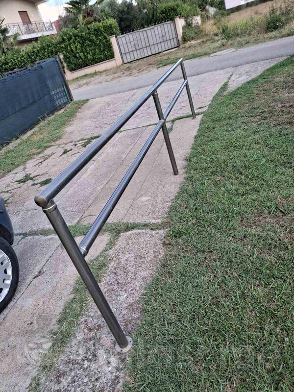 Prodajem dvije inoks ograde