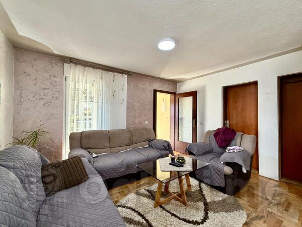 Dvosoban stan 75m2 - Bar - Bjeliši