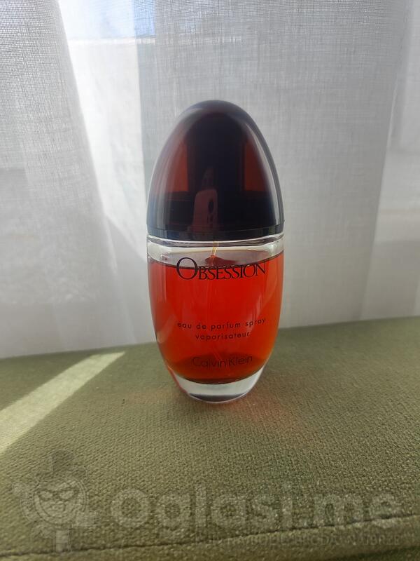 Prodajem par puta špricnut parfem. Čuvan na hladnom mjestu. U dobrom stanju.