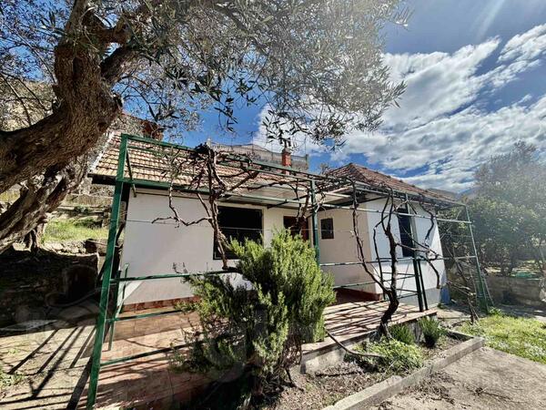 Porodična kuća 64m2 - Bar - Bar (uži dio)