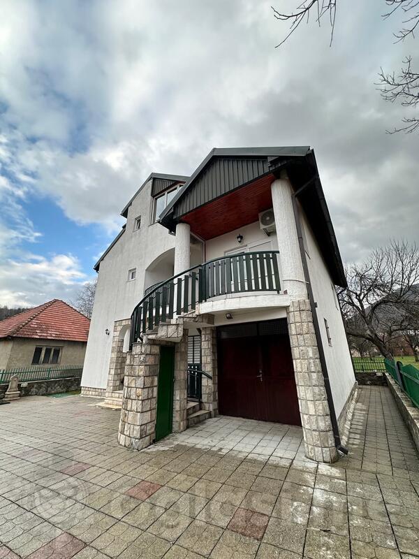 Kuća sa više stanova 310m2 - Kolašin - Smailagića Polje