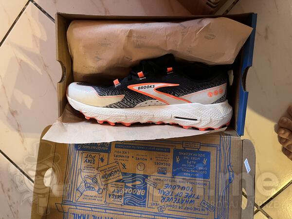 Brooks cascadia 18 patike za trcanje