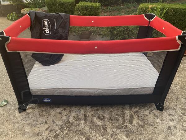 Rasklopivi krevet za bebe sa dusekom CHICCO