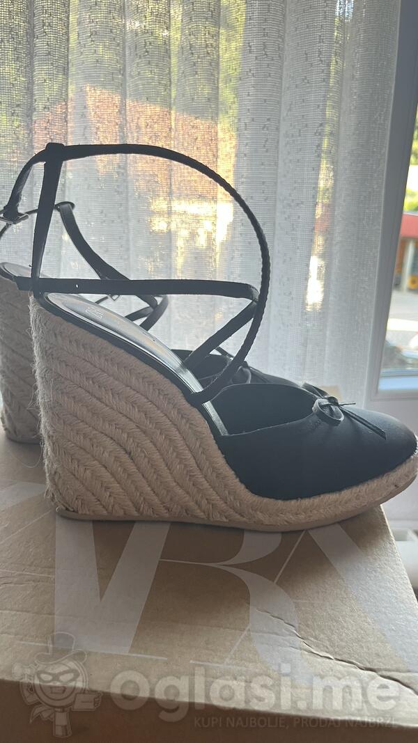 Prodajem sandale visine 10cm