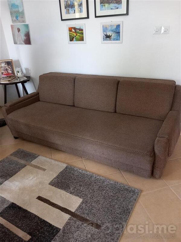 Poklanjam dva troseda 