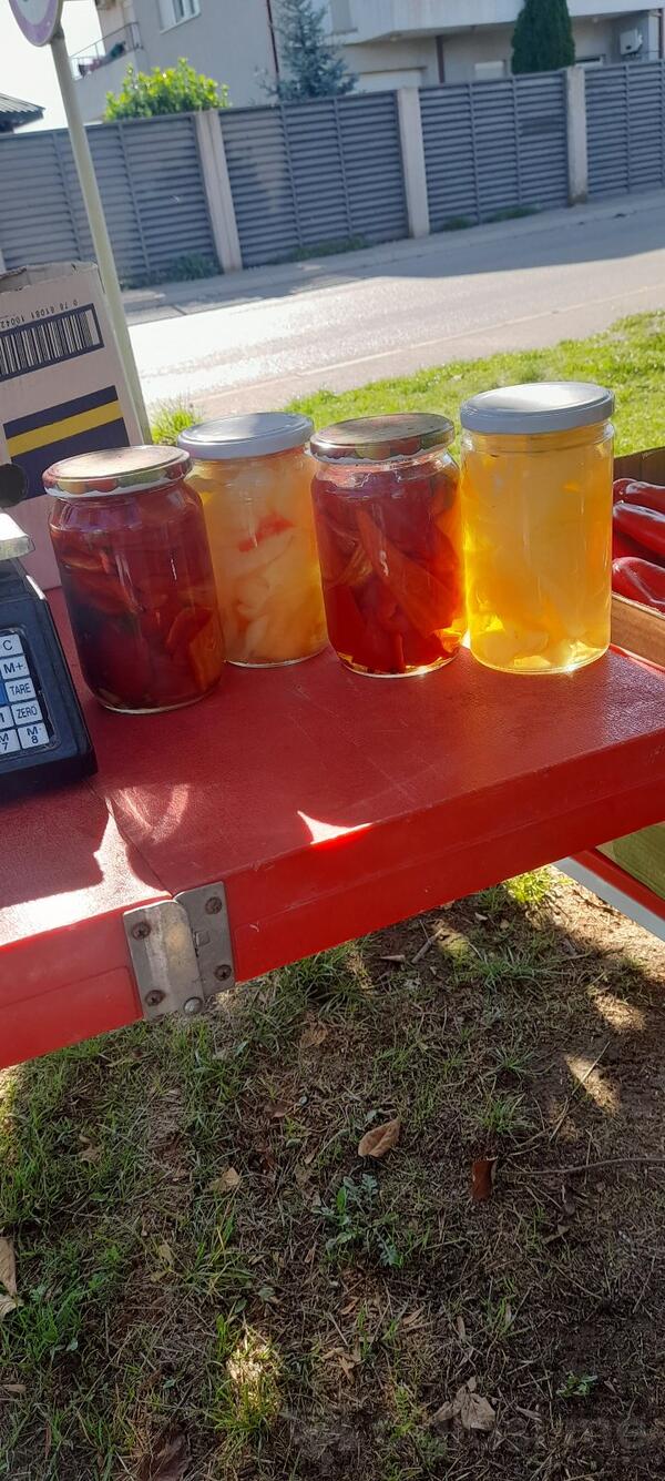 Domaće salate i džemovi