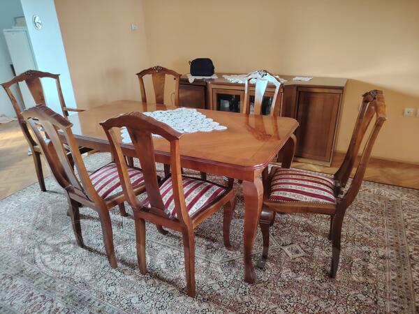 Prodajem sto i 6  stolica i komodu za escajg