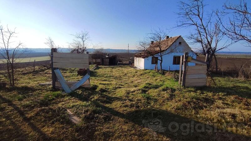 Porodična kuća 72m2 - Bačka Palanka - Bačka Palanka (uži dio)