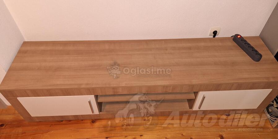 TV komoda sa četiri elementa