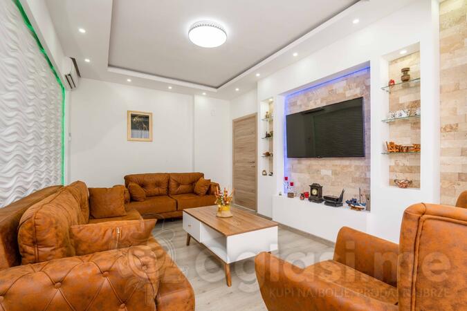 Jednosoban stan 60m2 - Bar - Centar grada