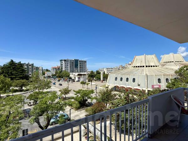 Dvosoban stan 85m2 - Bar - Centar grada