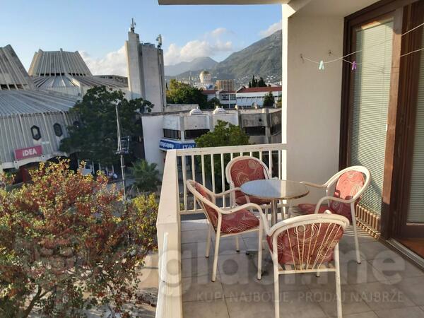 Dvosoban stan 75m2 - Bar - Centar grada