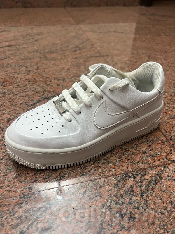 Prodajem original patike kao nove