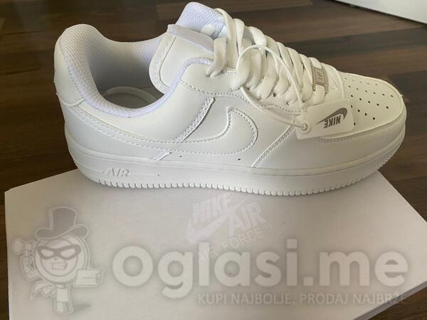 NIKE AIR FORCE 1
