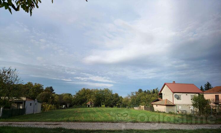 Građevinsko zemljište 2271m2 - Inđija - Beška