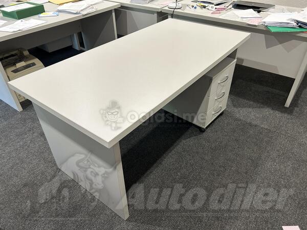 6 stolova sa 6 fiokara, odlicno stanje, kratko korišćeno u kancelariji