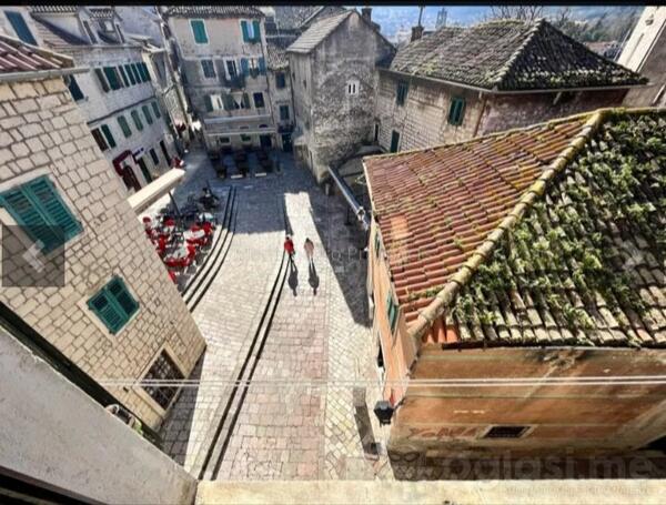 Dvosoban stan 84m2 - Kotor - Stari Grad katedrala Sv. Tripun