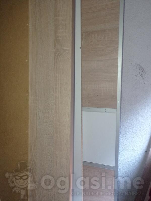 Americki plakar razmontiran zbog selidbe