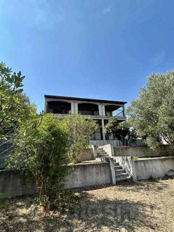 Porodična kuća 108m2 - Bar - Sutomore