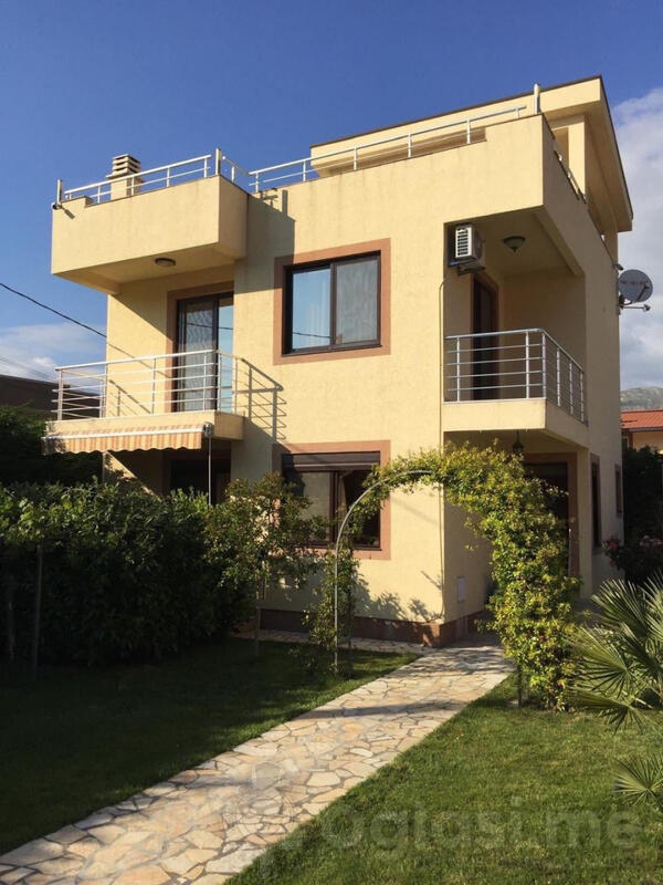 Porodična kuća 180m2 - Bar - Polje