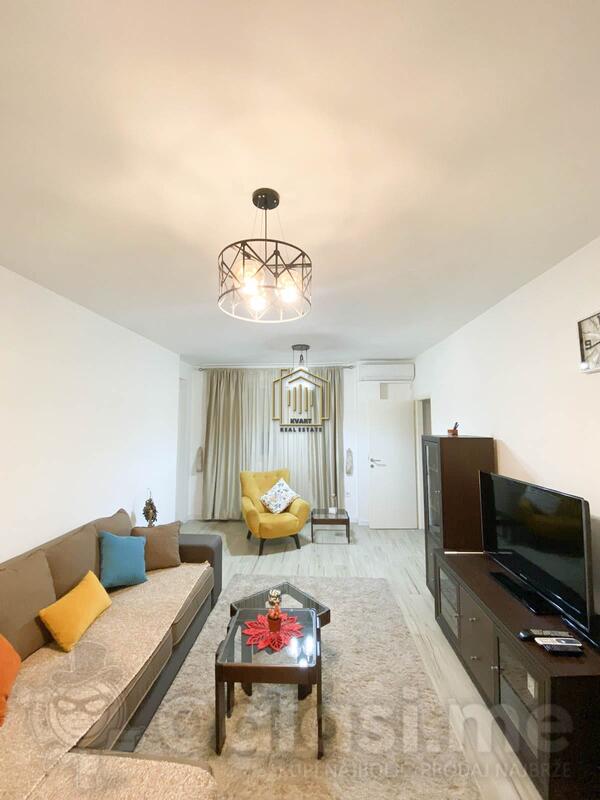 Dvosoban stan 100m2 - Podgorica - Preko Morače