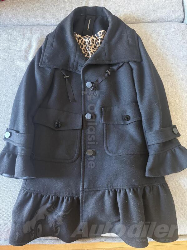 Kratki crni kaputić do koljena unutra leopard print