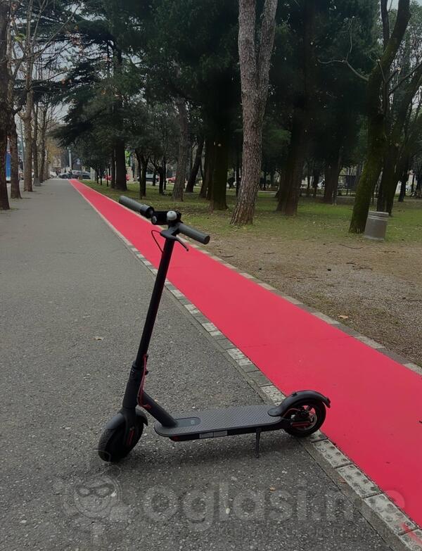 Aermacchi - Xiaomi Mi M365 Electric Scooter