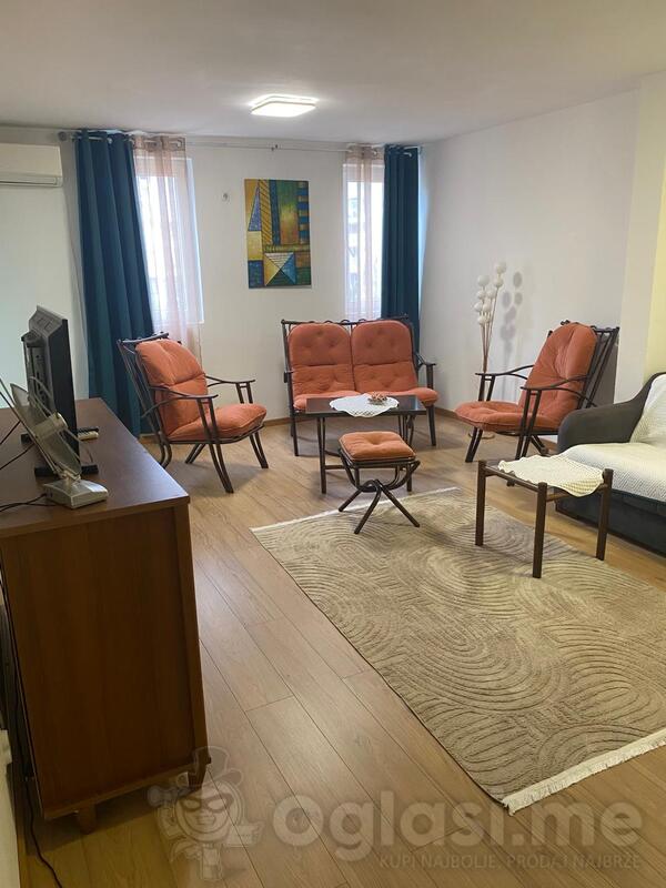 Jednosoban stan 60m2 - Bar - Centar grada