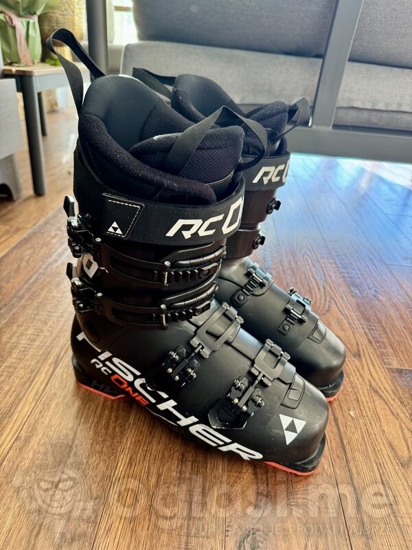 Prodajem pancerice Fischer RC One