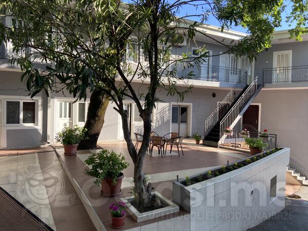 Kuća sa više stanova 430m2 - Bar - Sutomore