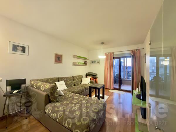 Jednosoban stan 53m2 - Bar - Centar grada