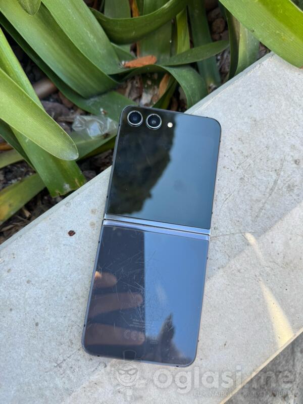 Samsung - Z flip 5