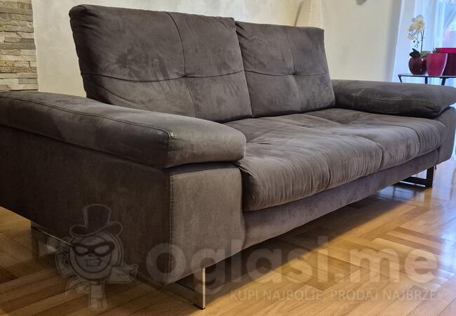 Odlično očuvan trosjed