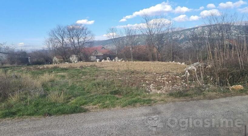 Građevinsko zemljište 458m2 - Danilovgrad - > Okolina grada