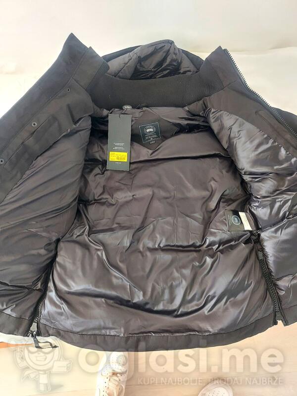 Usluzni oglas: Prodajem Canada Goose Maitland crnu jaknu, kupljena u USA. Mala mi je, skroz nova. Nova oko 1500 dolara. Cijena 600 eur. Kontakt samo na +382 60/020-839