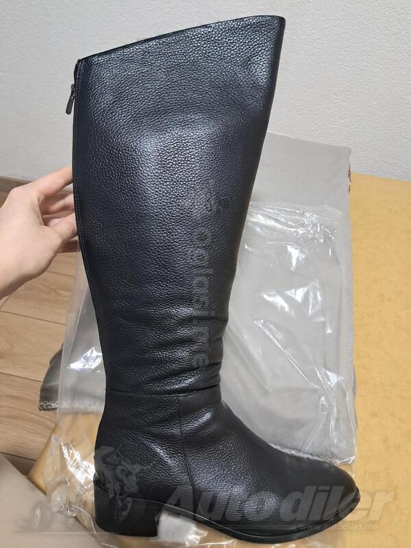 Prodajem nove, kožne čizme, u broju 41, plaćene 110€, prodajem ih za 80€, svi zainteresovani kontaktirajte.