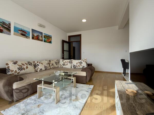 Dvosoban stan 70m2 - Bar - Centar grada