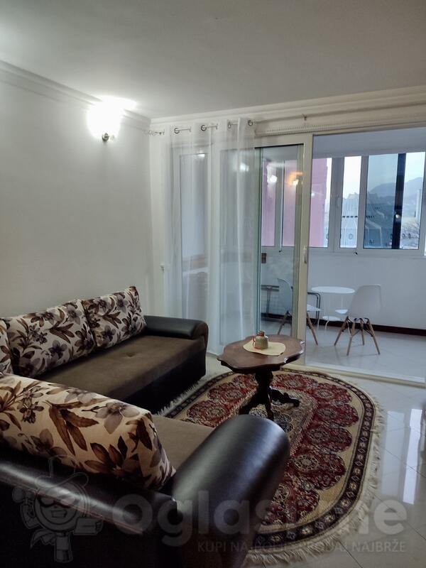 Jednosoban stan 55m2 - Bar - Centar grada