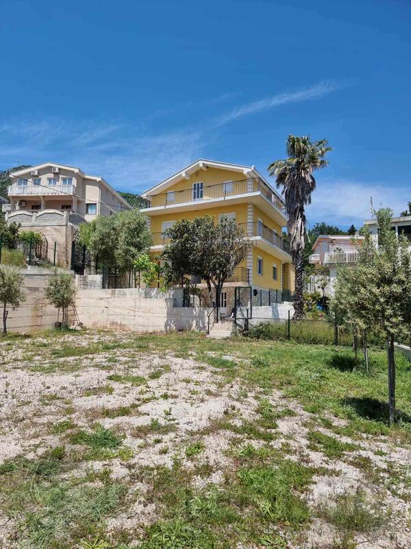 Kuća sa više stanova 350m2 - Bar - Sutomore