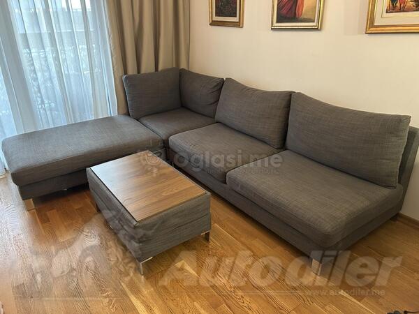 Modularna ugaona garnitura sa klub stolom