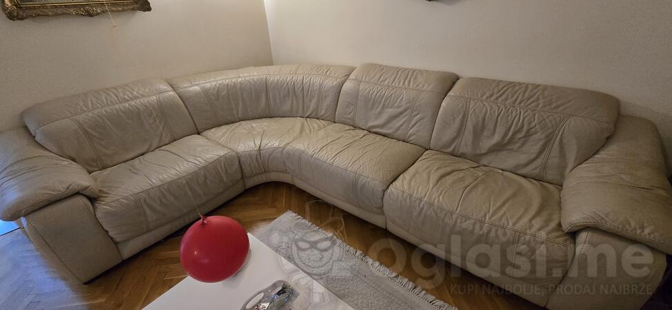 Kozna ugaona garnituraitalijanski brand. 